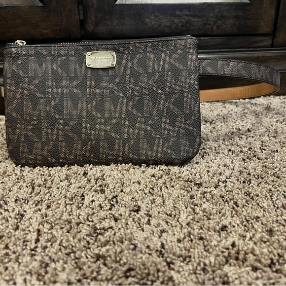 Michael Kors Fanny Bag (Small) - Picture 6 of 6